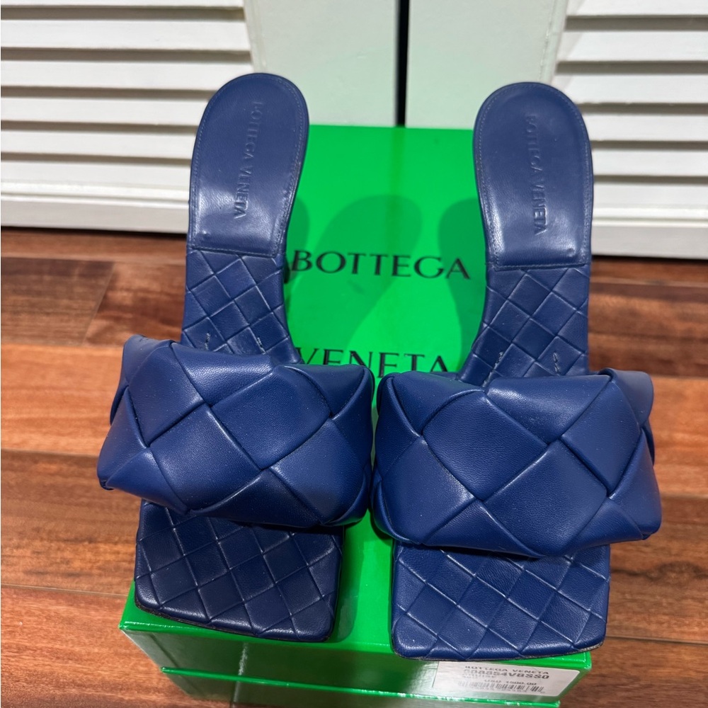 Bottega Veneta Navy Quilted Sandals